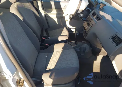 2005 Ford Focus Zx4 from USA, damaged, VIN 1FAFP34N95W209020